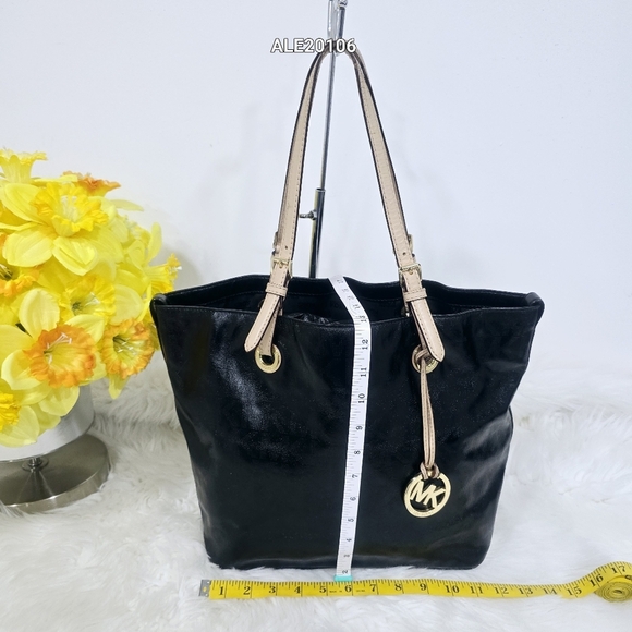 Michael Kors Black Tote Bag - Picture 6 of 11